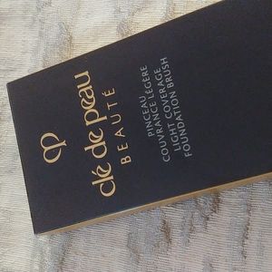 Cle de peau foundation brush